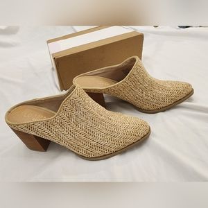 LAUREN CONRAD Woven MULE, size 6.5